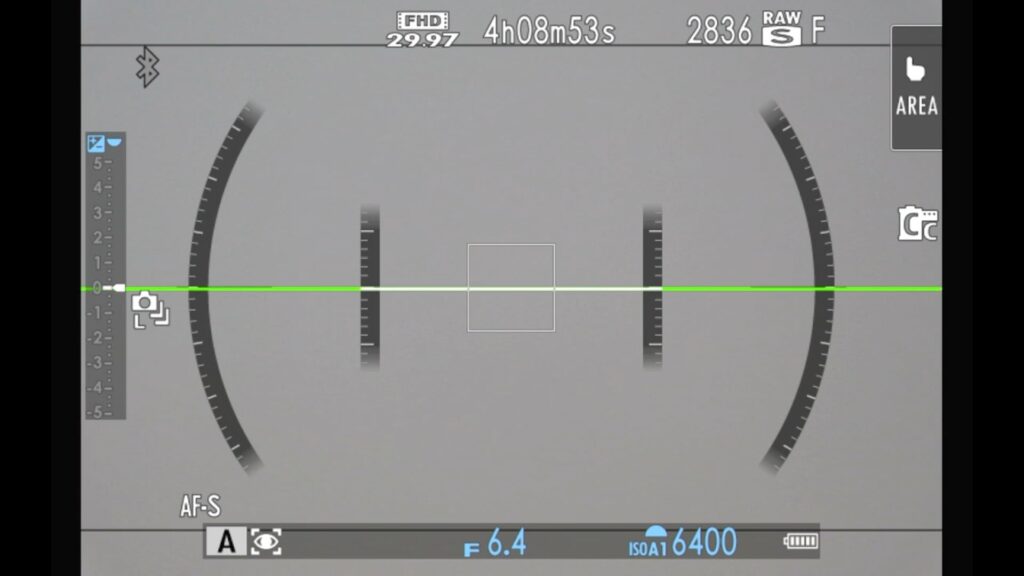 Fujifilm X-M5のグリッド線の表示方法。「HDフレーミング」です。これは上下にグリッドラインが出てきて、HD（16:9）の比率にできます。