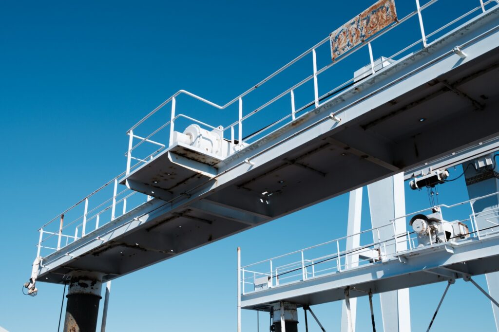 八景島でクレーンの拡大を撮影した写真(Fujifilm X-M5 + XF16-50mm)