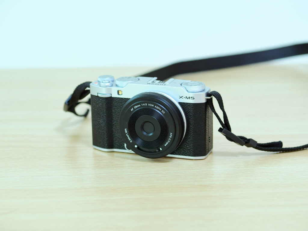 Fujifilm X-M5の正面から撮った写真