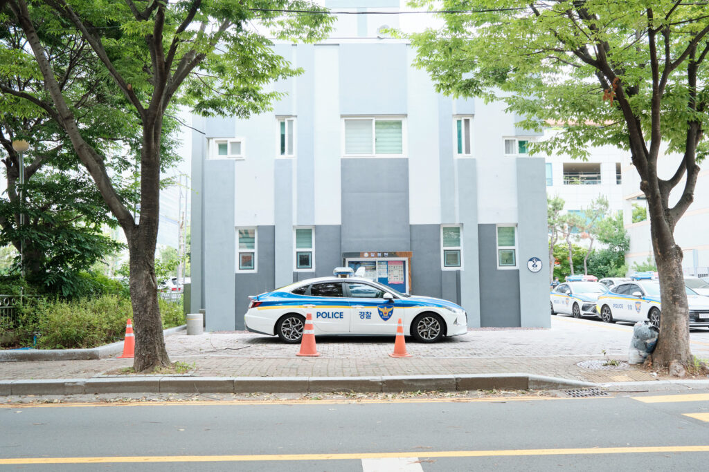 韓国のパトカーを横からとった写真