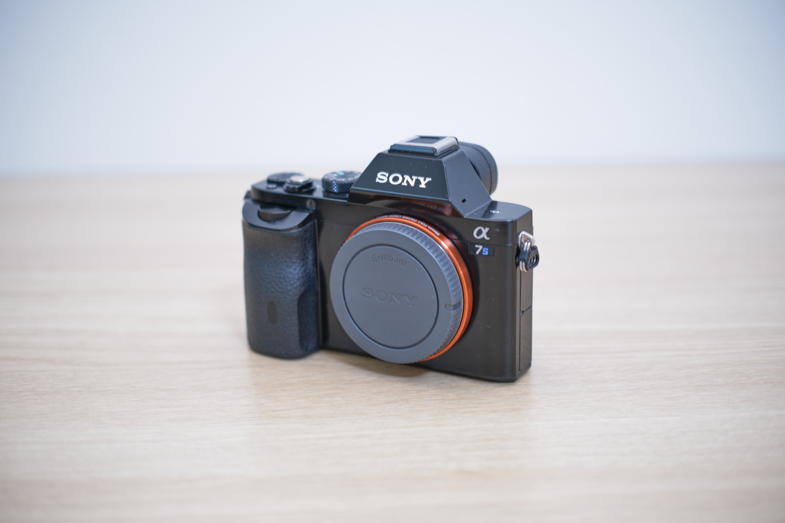 SONY α7Sを斜め前から撮った写真